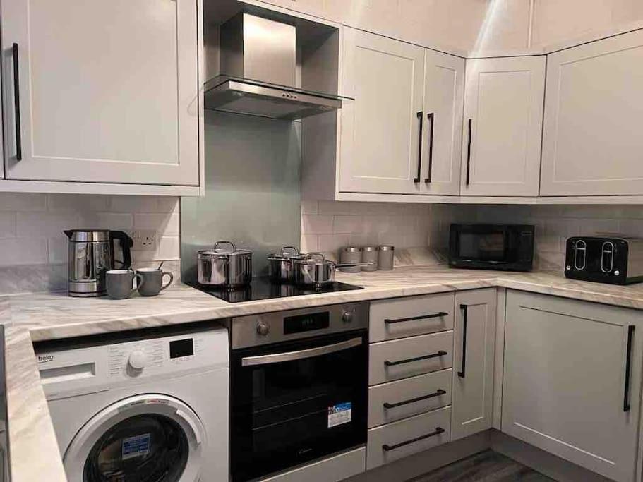 Anfield Home Sleeps 5 Close To Lfc Free Parking Liverpool Exterior photo