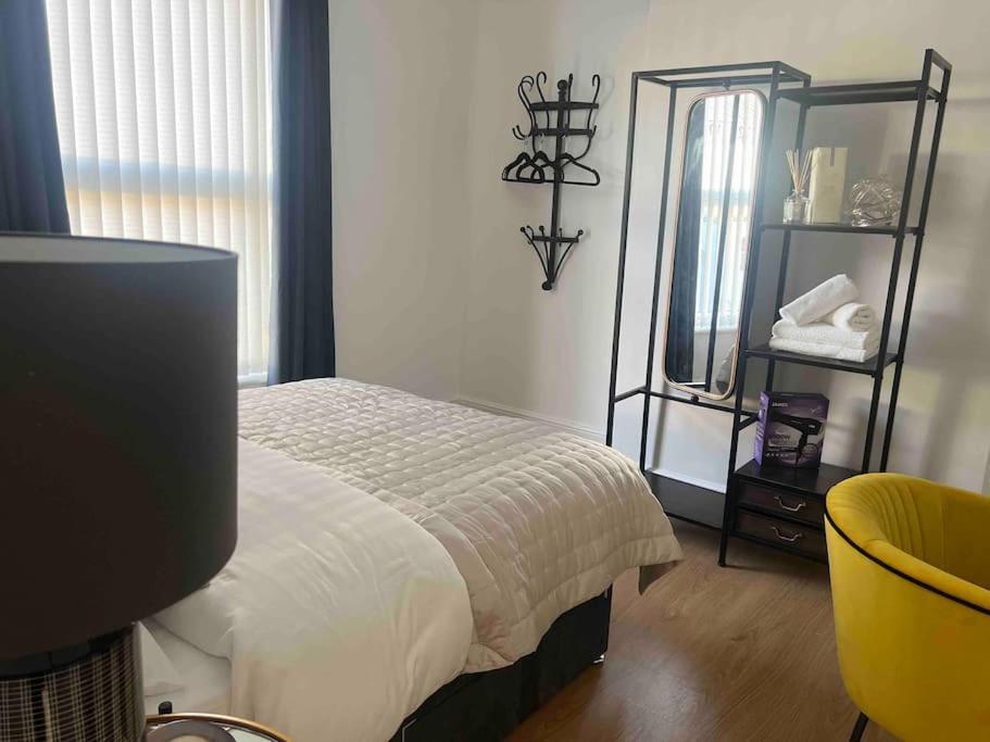 Anfield Home Sleeps 5 Close To Lfc Free Parking Liverpool Exterior photo