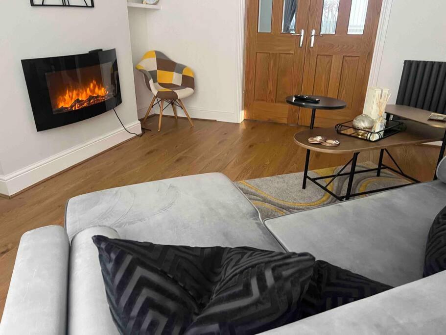 Anfield Home Sleeps 5 Close To Lfc Free Parking Liverpool Exterior photo