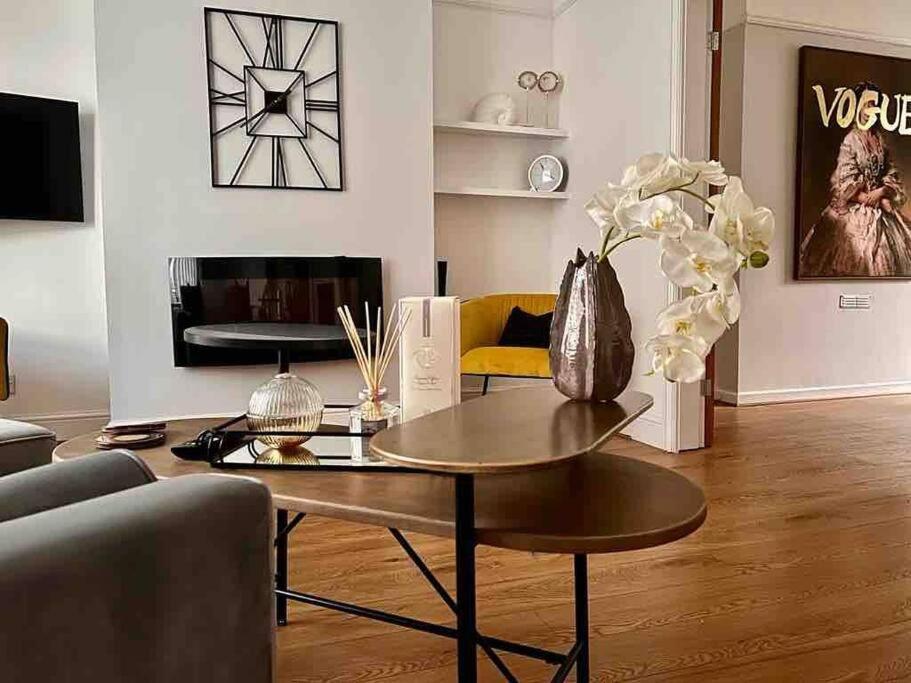 Anfield Home Sleeps 5 Close To Lfc Free Parking Liverpool Exterior photo