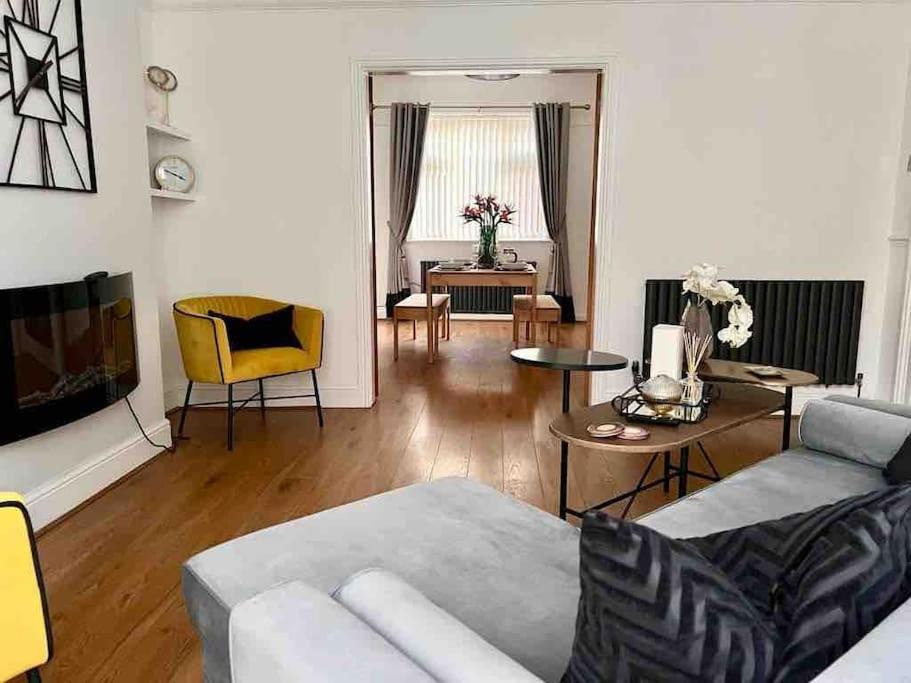 Anfield Home Sleeps 5 Close To Lfc Free Parking Liverpool Exterior photo