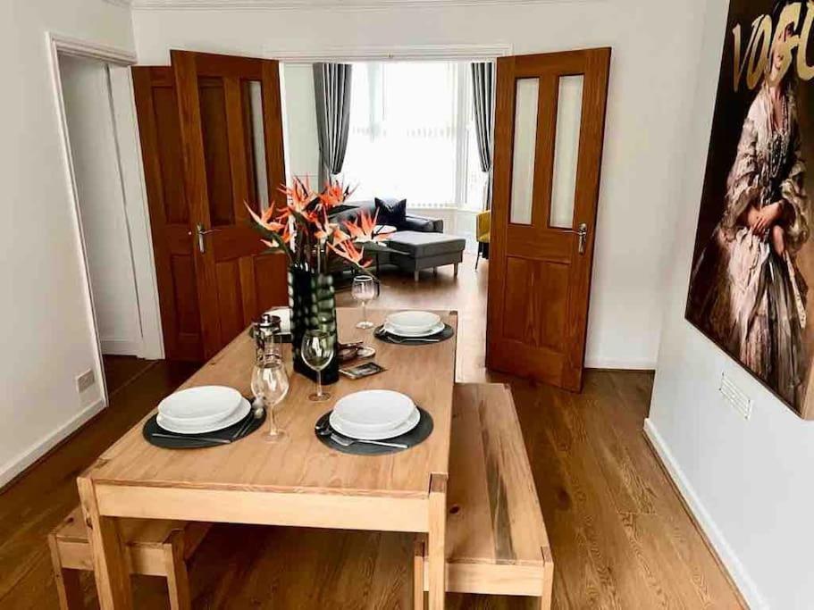 Anfield Home Sleeps 5 Close To Lfc Free Parking Liverpool Exterior photo
