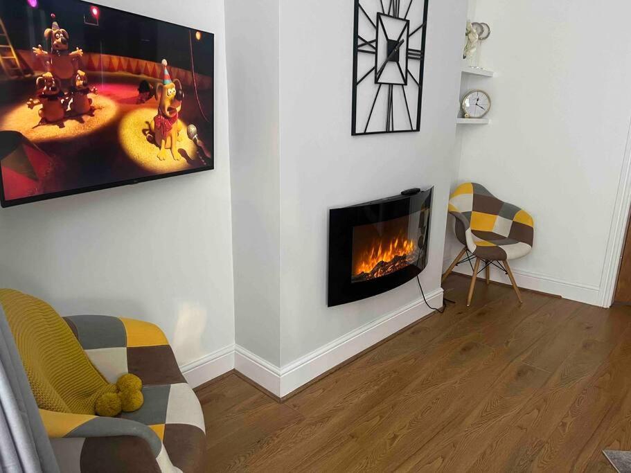 Anfield Home Sleeps 5 Close To Lfc Free Parking Liverpool Exterior photo