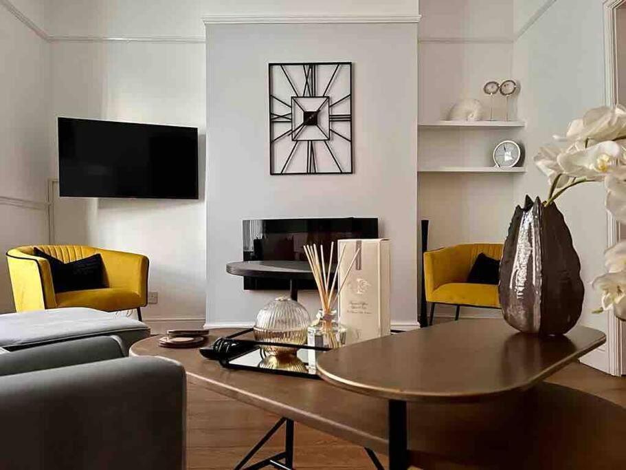 Anfield Home Sleeps 5 Close To Lfc Free Parking Liverpool Exterior photo