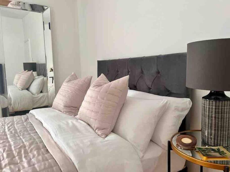 Anfield Home Sleeps 5 Close To Lfc Free Parking Liverpool Exterior photo