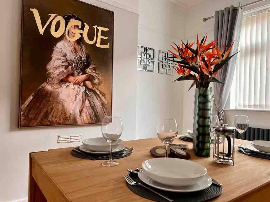 Anfield Home Sleeps 5 Close To Lfc Free Parking Liverpool Exterior photo