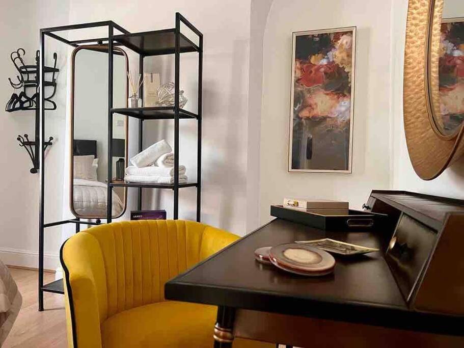 Anfield Home Sleeps 5 Close To Lfc Free Parking Liverpool Exterior photo